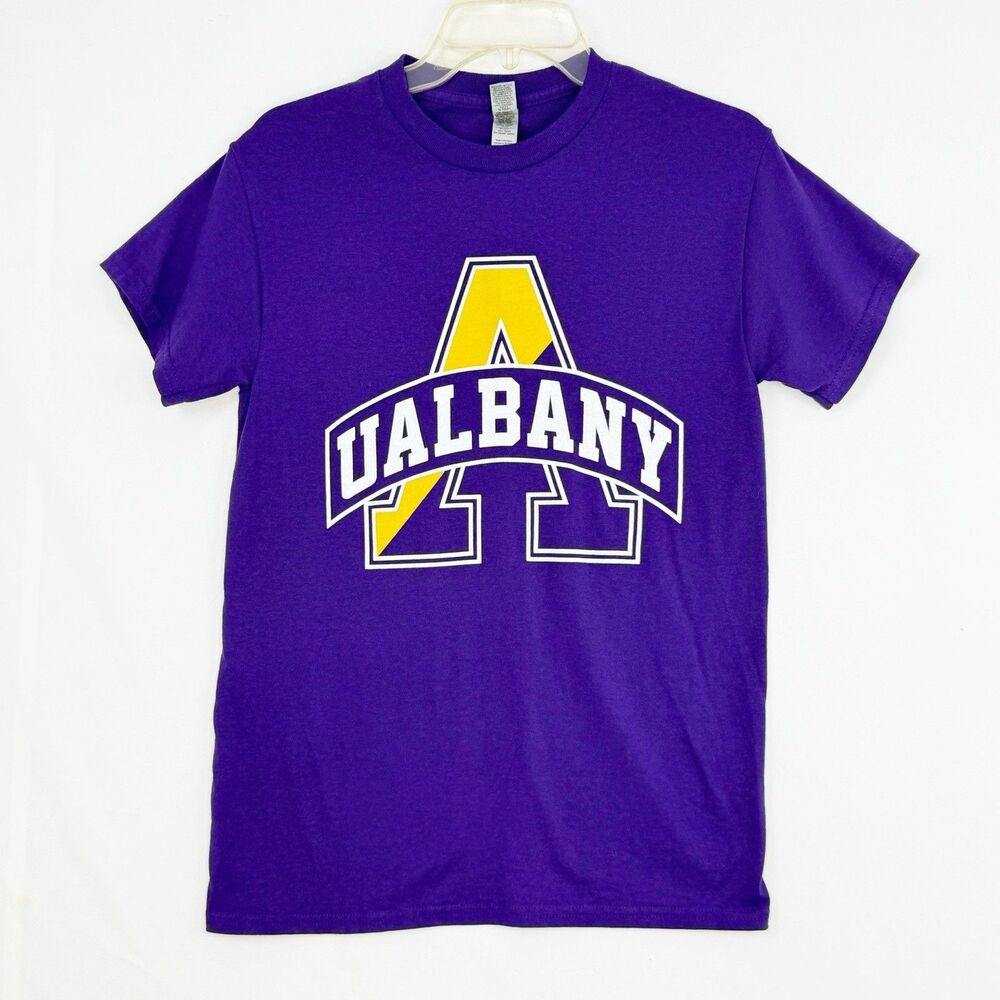 University of Albany Great Danes Adult T-Shirt Medium Purple Graphic S/S Y1a